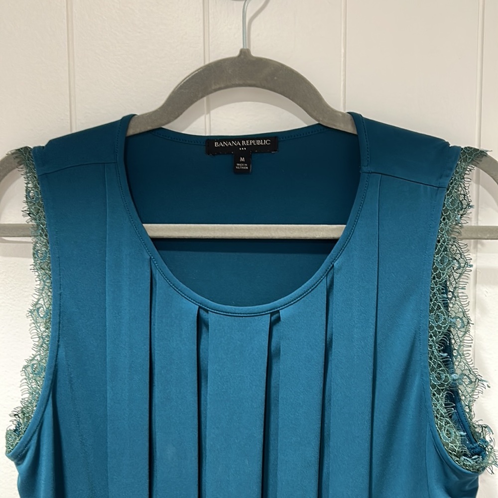 Banana Republic sleeveless top - Picture 2 of 6
